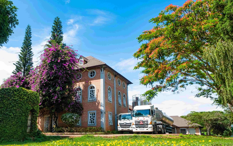 Nhà máy chế biến sữa tươi sạch của thương hiệu được đầu tư hệ thống dây chuyền công nghệ tự động và hiện đại bậc nhất thế giới