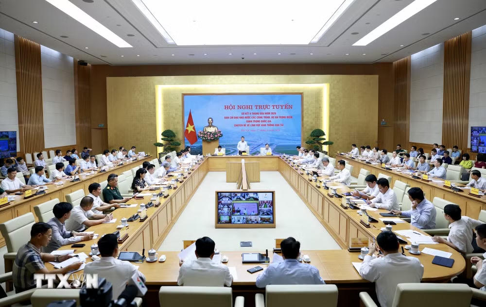 ttxvn-thu-tuong-chu-tri-so-ket-cac-du-an-giao-thong-van-tai-trong-diem-8852660-9.jpg