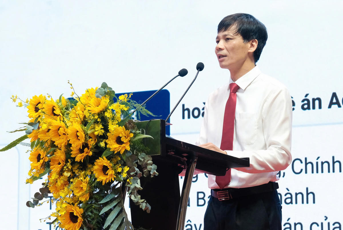 Đồng chí Hoàng Thiện Hải - Trưởng Ban Kế hoạch chiến lược trình bày Đề án phát triển khách hàng giai đoạn 2026-2030