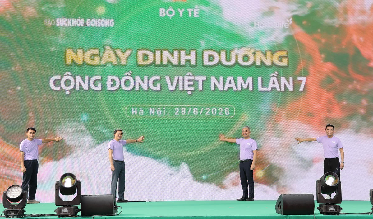 Các đại biểu ấn nút khai mạc Ngày Dinh dưỡng cộng đồng Việt Nam lần 7.