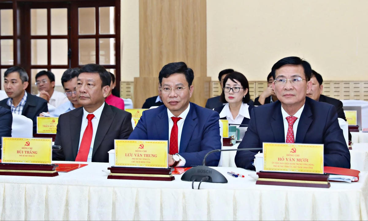 Lãnh đạo tỉnh Lâm Đồng dự hội nghị.