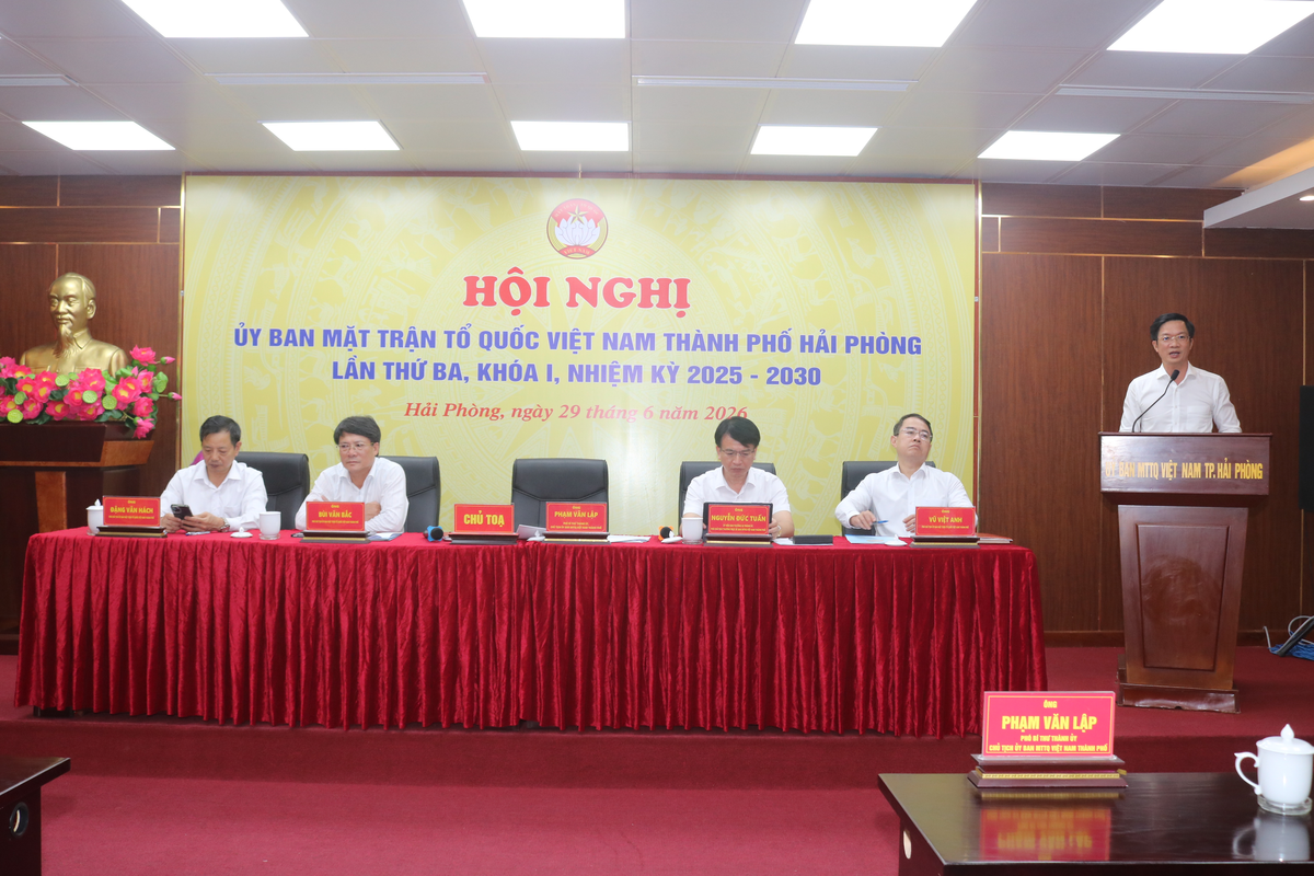 Phó Bí thư Thành uỷ, Chủ tịch Uỷ ban MTTQ Việt Nam thành phố Phạm Văn Lập phát biểu kết luận hội nghị. Ảnh: PT. 