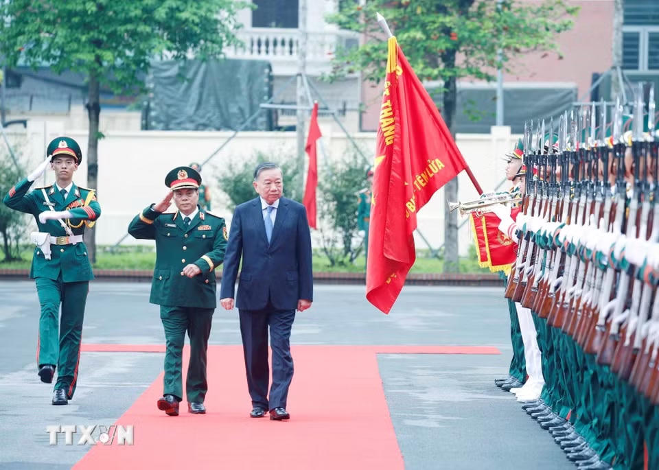 Tổng Bí thư, Chủ tịch nước Tô Lâm, Bí thư Quân ủy Trung ương đến dự Lễ kỷ niệm 80 năm Ngày truyền thống Bộ đội Pháo binh-Tên lửa. (Ảnh: Thống Nhất/TTXVN)