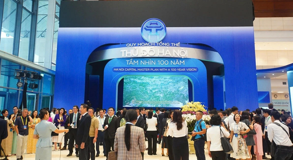 Hội nghị công bố Quy hoạch tổng thể Thủ đô Hà Nội tầm nhìn 100 năm thu hút đông đảo đại diện các ban, bộ, ngành Trung ương và địa phương, hội, hiệp hội doanh nghiệp và hơn 1.500 các nhà đầu tư, doanh nghiệp trong nước và quốc tế.