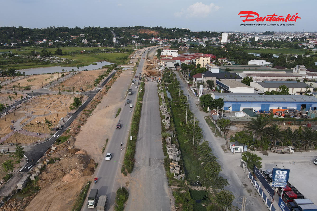 Ngày 21/6, Ban Chỉ đạo giải phóng mặt bằng dự án cải tạo, nâng cấp Quốc lộ 6 đoạn Ba La - Xuân Mai tại xã Phú Nghĩa kiểm tra thực địa và họp đánh giá tiến độ. Theo báo cáo, đến ngày 20/6, địa phương đã bàn giao 1.355/1.366 thửa đất (đạt 99,8%), còn 11 thửa của 9 hộ chưa bàn giao và hơn 100 trường hợp chưa tháo dỡ công trình.