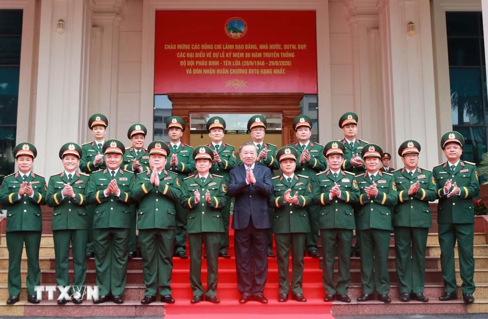 Tổng Bí thư, Chủ tịch nước Tô Lâm, Bí thư Quân ủy Trung ương và các đại biểu. (Ảnh: Thống Nhất/TTXVN)