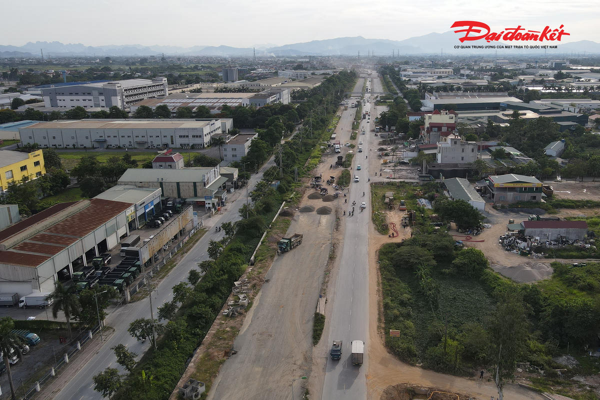 Quốc lộ 6 đoạn Ba La - Xuân Mai tăng tốc thi công sau khi mặt bằng dần được bàn giao