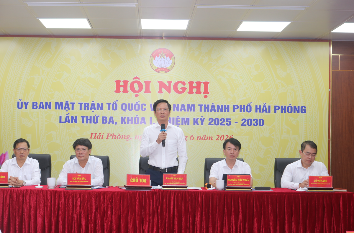Phó Bí thư Thành uỷ, Chủ tịch Uỷ ban MTTQ Việt Nam thành phố Phạm Văn Lập phát biểu tại hội nghị. Ảnh: PT. 