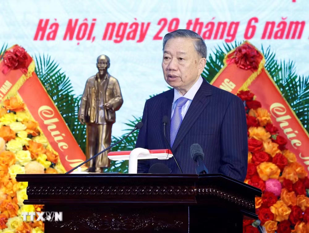 ttxvn-tong-bi-thu-chu-tich-nuoc-du-le-ky-niem-80-nam-bo-doi-phao-binh-ten-lua-2906-16.jpg