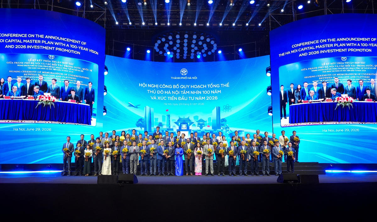Đại diện G-Group nhận MoU về bán dẫn tại Hội nghị Công bố quy hoạch tổng thể Thủ đô Hà Nội tầm nhìn 100 năm và Xúc tiến đầu tư năm 2026