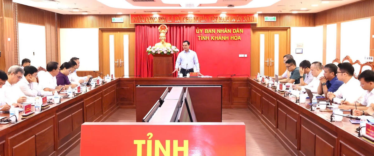 Quang cảnh buổi làm việc.