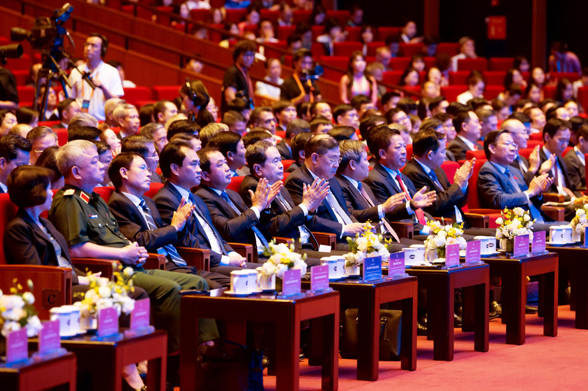 Chủ tịch Quốc hội Trần Thanh Mẫn và các đại biểu dự Hội nghị công bố Quy hoạch tổng thể Thủ đô Hà Nội tầm nhìn 100 năm.