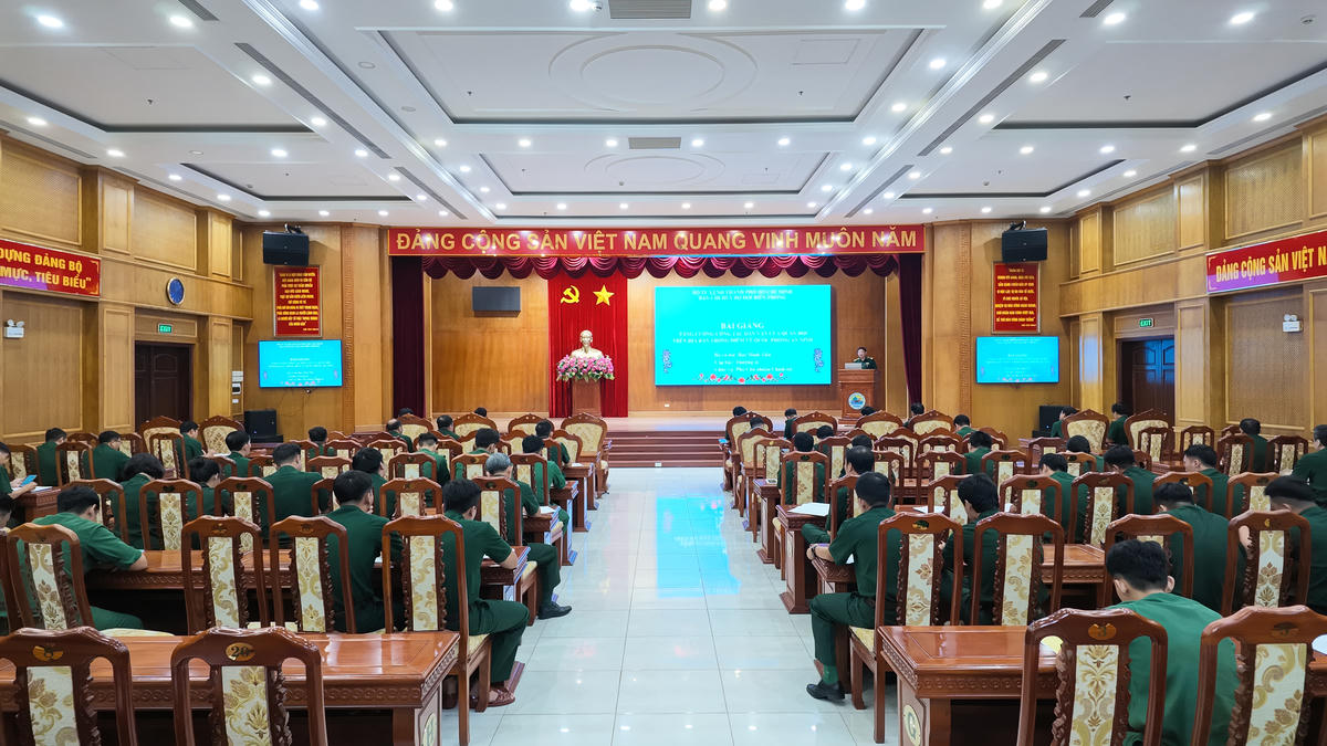 Bồi dưỡng bản lĩnh chính trị, kỹ năng thực tiễn cho cán bộ, chiến sĩ Bộ đội Biên phòng TP Hồ Chí Minh
