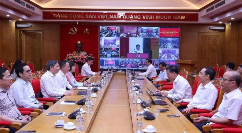 Xây dựng đội ngũ cán bộ các cấp, trọng tâm là cấp chiến lược và cấp cơ sở