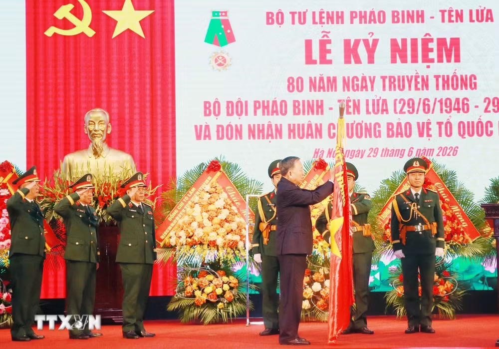 ttxvn-tong-bi-thu-chu-tich-nuoc-du-le-ky-niem-80-nam-bo-doi-phao-binh-ten-lua-2906-17.jpg