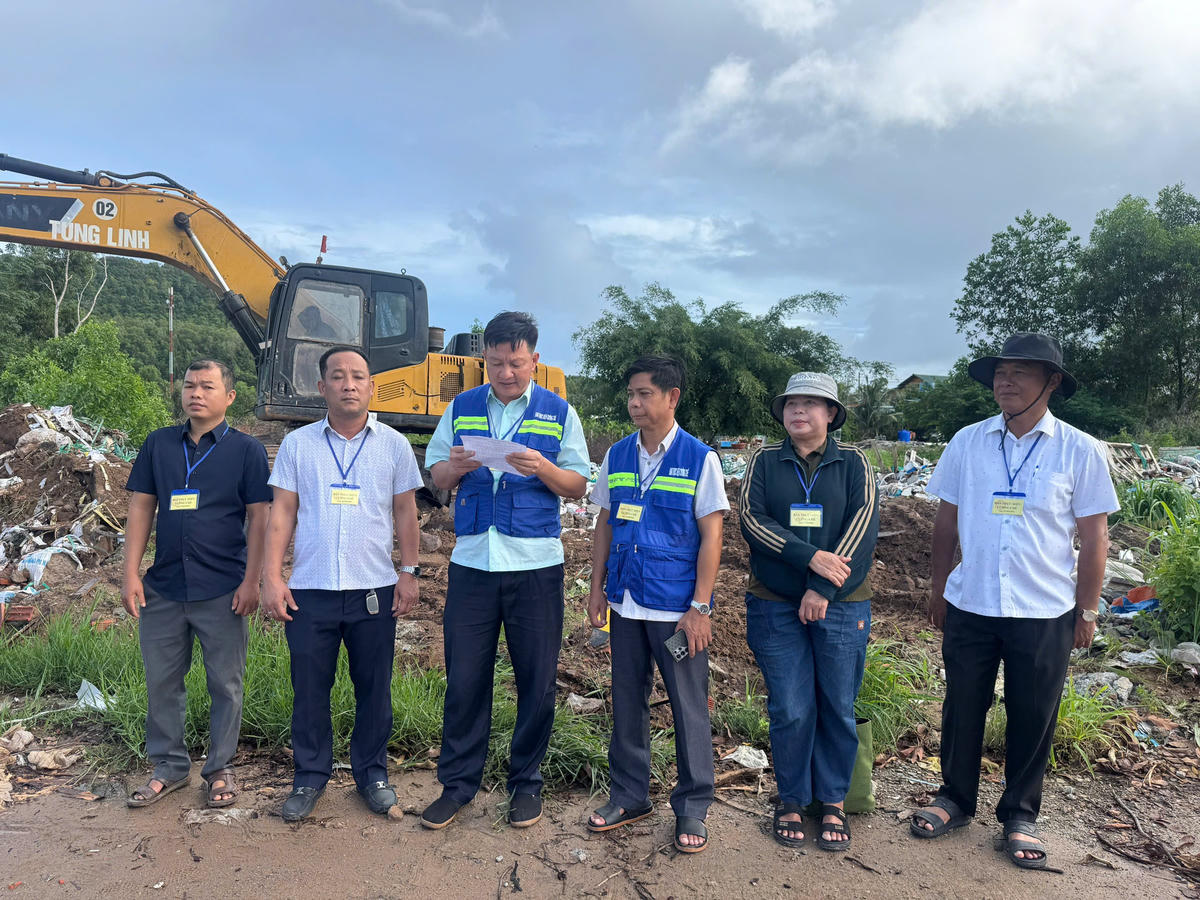  UBND đặc khu Phú Quốc (An Giang) tiến hành biện pháp cưỡng chế đối với các trường hợp chây ỳ, không bàn giao mặt bằng tại Dự án Khu đô thị hỗn hợp - Bãi Đất Đỏ. Ảnh: HD