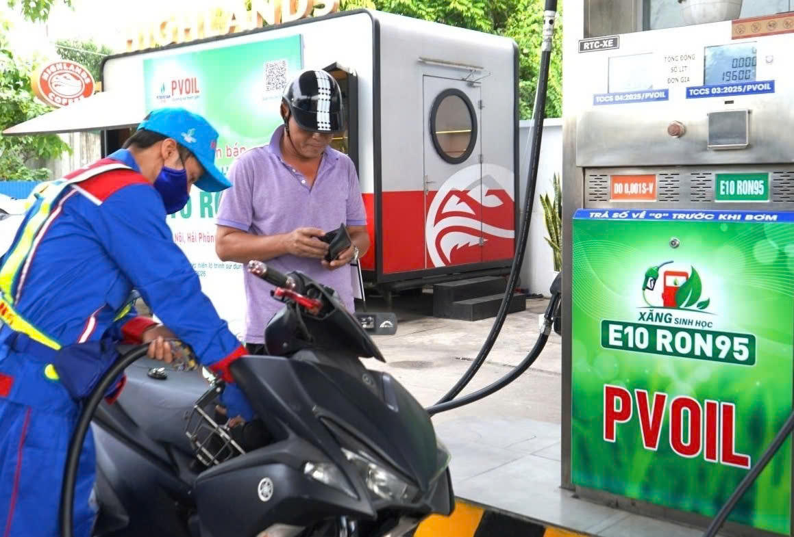 Xăng sinh học được người tiêu dùng đón nhận tích cực. Ảnh: M.P