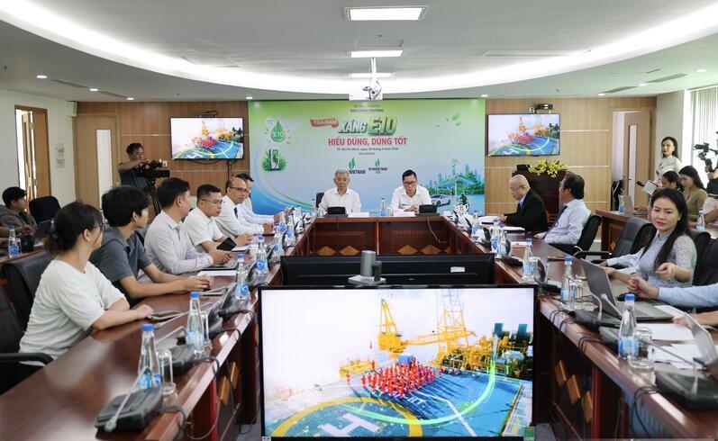 Quang cảnh hội thảo. Ảnh: T.M
