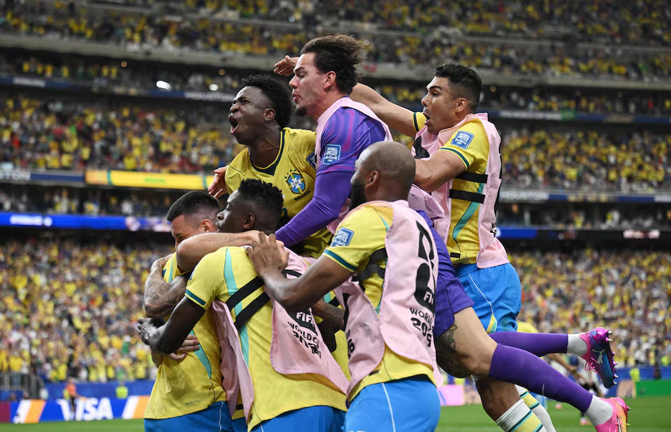 Các cầu thủ Brazil ăn mừng bàn thắng thứ hai. Nguồn: Reuters.