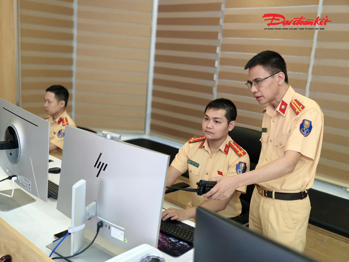 Song song với việc lắp đặt camera, dự án cũng hoàn thiện hạ tầng kỹ thuật với 57 máy chủ, 36 bảng thông tin giao thông điện tử (VMS), 100 tủ điều khiển tín hiệu giao thông thông minh, 930 cột camera, 475 km cáp quang và 136 km cáp điện tại 238 nút giao trọng điểm. Toàn bộ hệ thống sẽ được vận hành trên nền tảng phần mềm xử lý dữ liệu bằng trí tuệ nhân tạo (AI).
