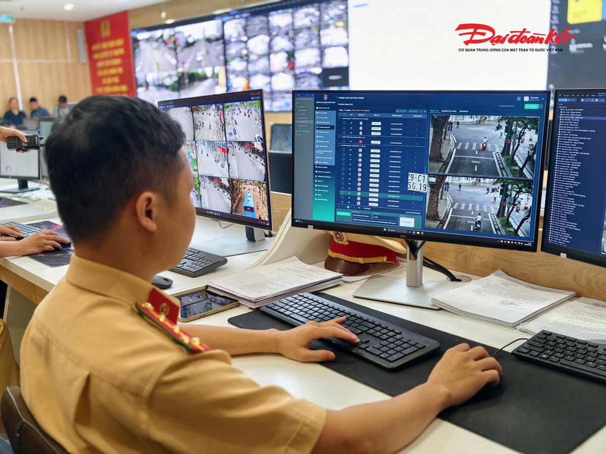 Chiều 30/6, Phòng CSGT Hà Nội cho biết, sau 6 tháng đưa vào vận hành Trung tâm điều khiển giao thông thông minh với 1.837 camera AI tại 195 nút giao, hệ thống đã mang lại nhiều kết quả tích cực trong công tác chỉ huy, điều hành giao thông trên địa bàn Thủ đô.