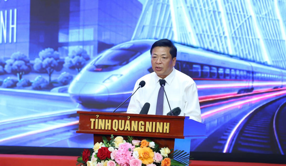 Bộ trưởng Bộ Xây dựng Trần Hồng Minh phát biểu tại hội nghị.