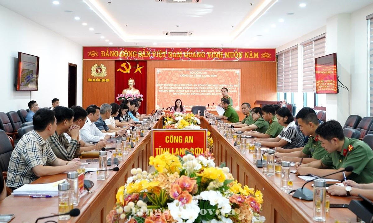 Hội nghị xem xét phương án tổng mặt bằng các dự án Trường Phổ thông nội trú liên cấp Tiểu học và Trung học cơ sở tại các xã biên giới ngày 29/6/2026 do bà Trần Thanh Nhàn, Phó Chủ tịch UBND tỉnh chủ trì