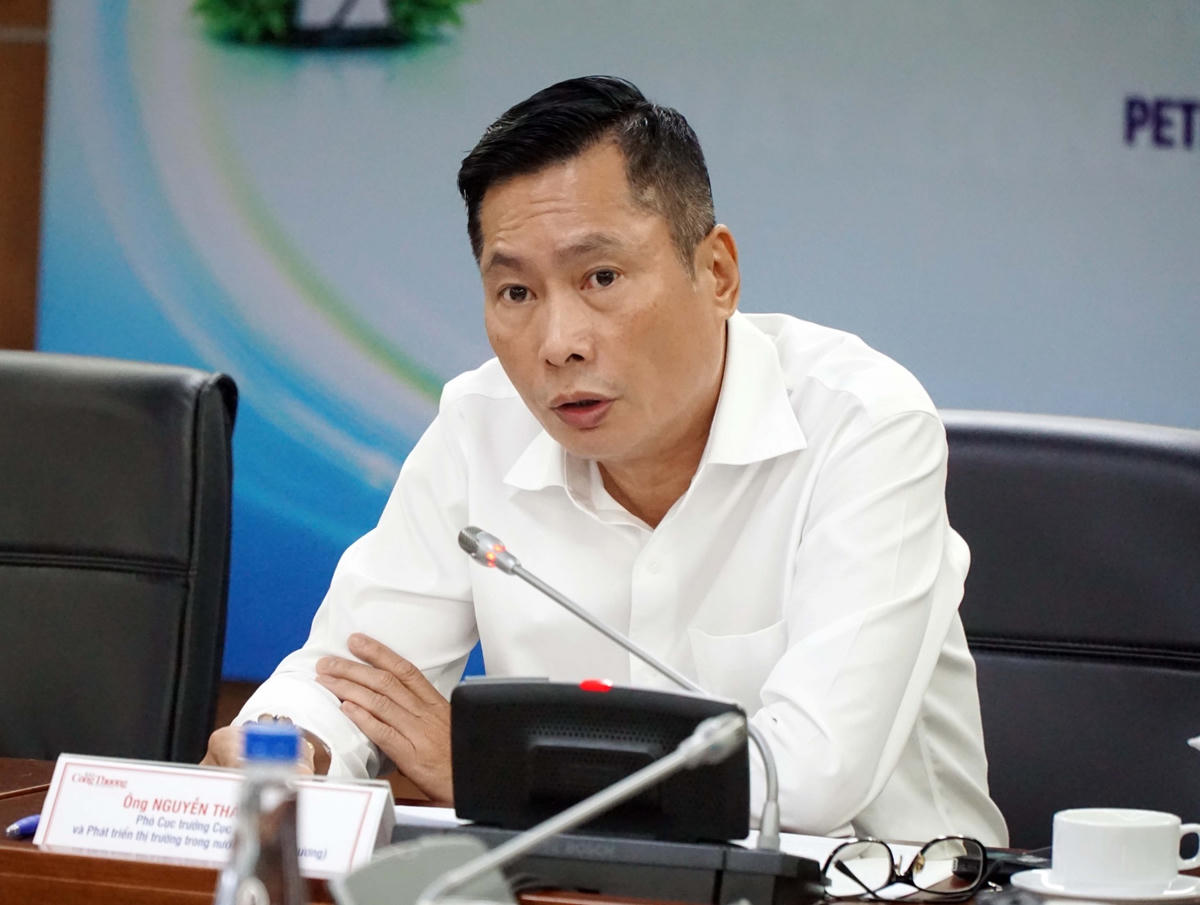 Ông Nguyễn Thành Nam - Phó Cục trưởng Cục Quản lý và Phát triển thị trường trong nước (Bộ Công thương) nói về thị trường xăng E10 trong thời gian qua. Ảnh: M.P