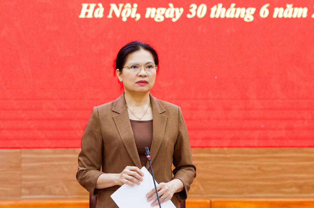 Bí thư Đảng ủy, Phó Chủ tịch – Tổng thư ký Ủy ban Trung ương MTTQ Việt Nam Hà Thị Nga phát biểu tại hội nghị. 