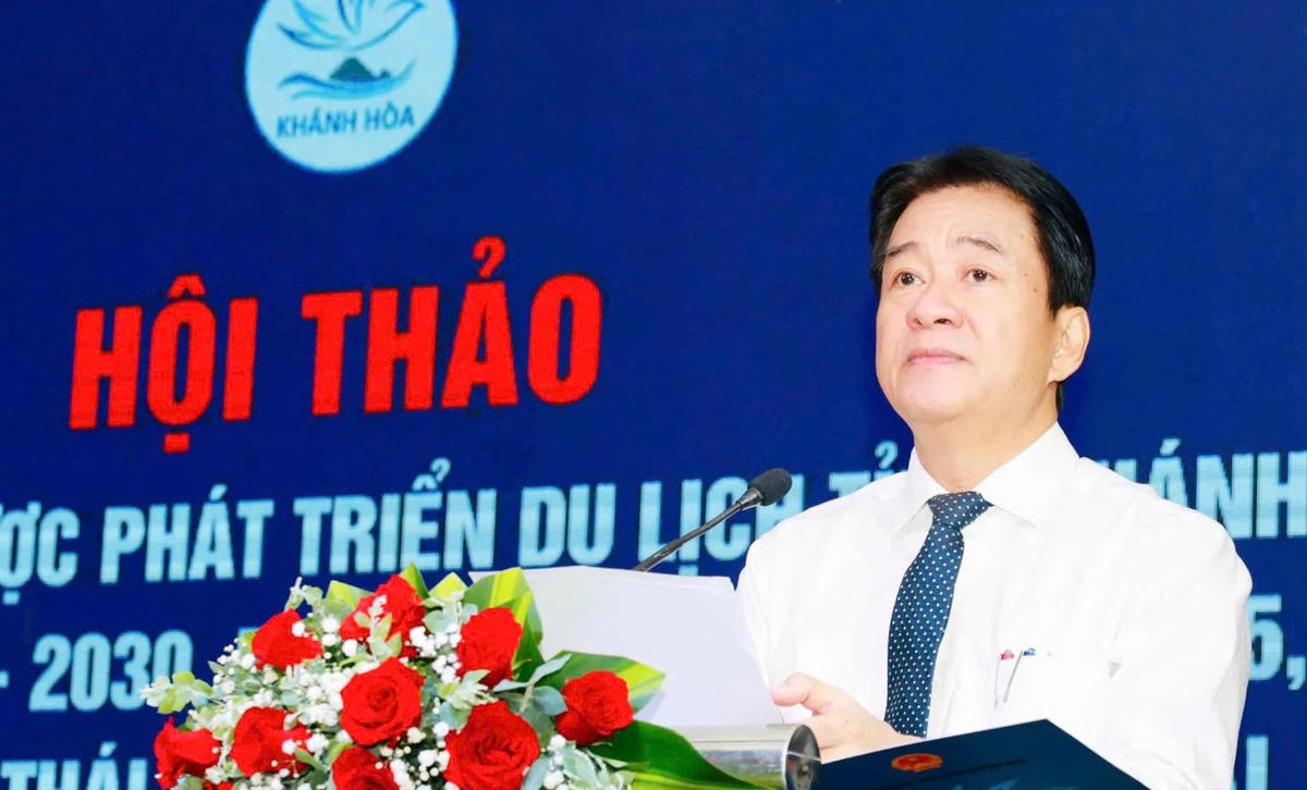 Ông Nguyễn Long Biên, Phó Chủ tịch Thường trực UBND tỉnh Khánh Hòa, phát biểu khai mạc hội thảo.