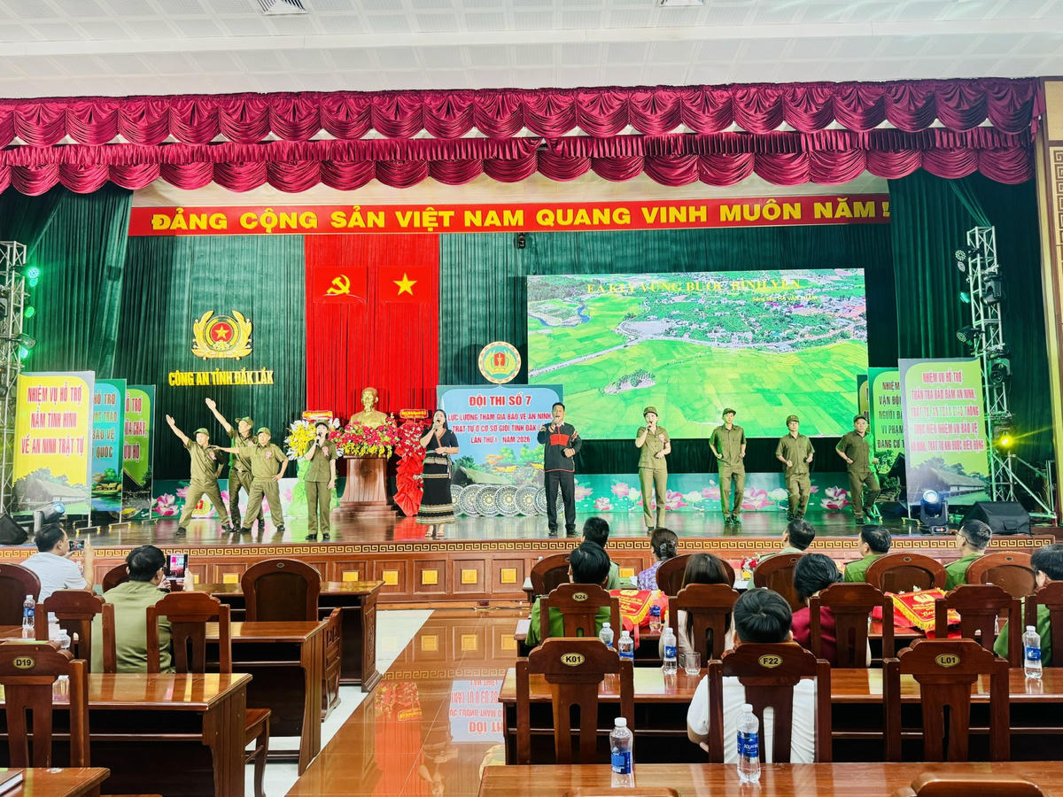 Phần thi tài năng của đội thi số 7. Ảnh: TN.