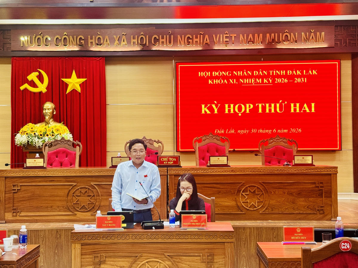 Chủ trì phiên thảo luận tổ số 1. Ảnh: Thanh Nga.