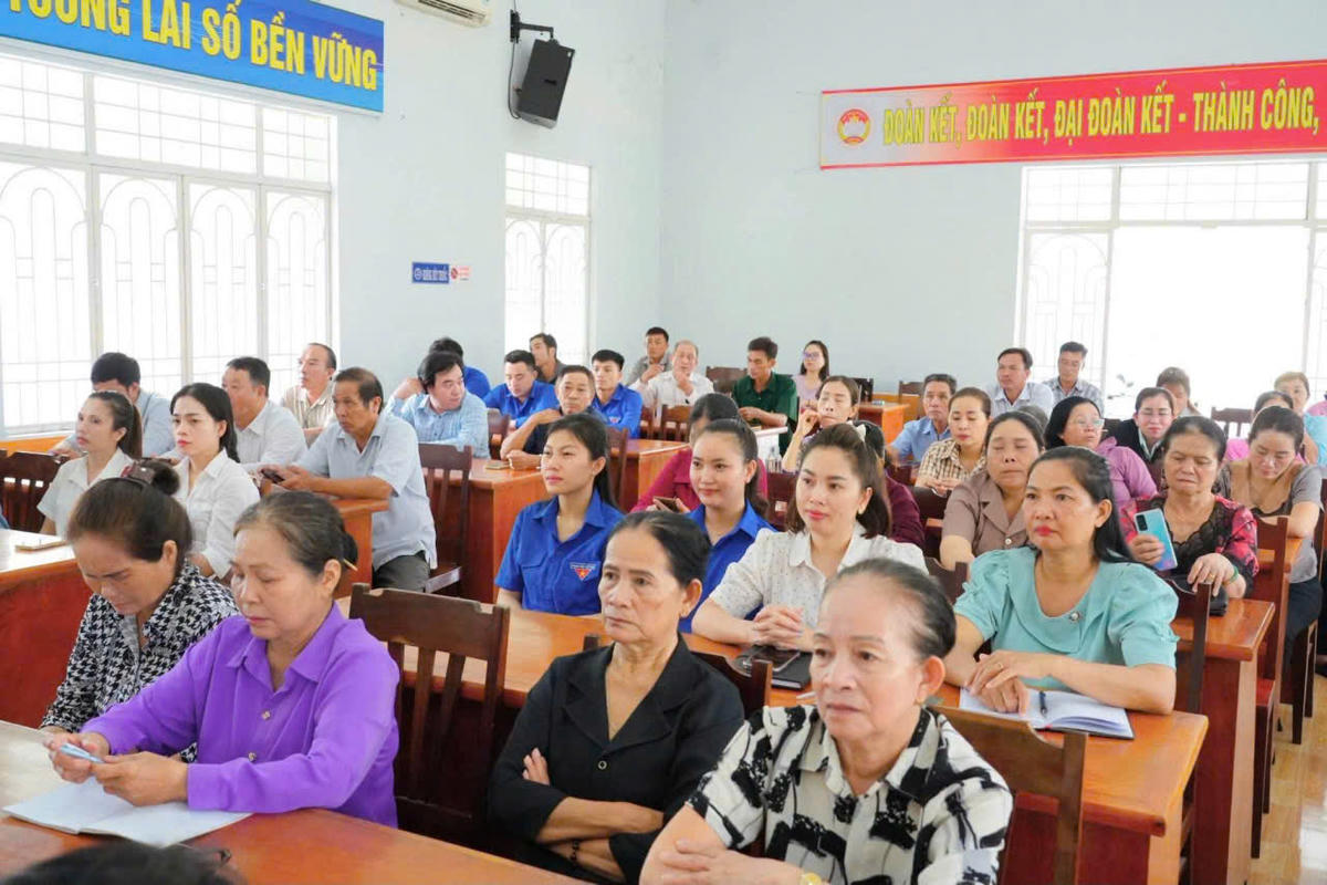 Các đại biểu dự hội nghị.