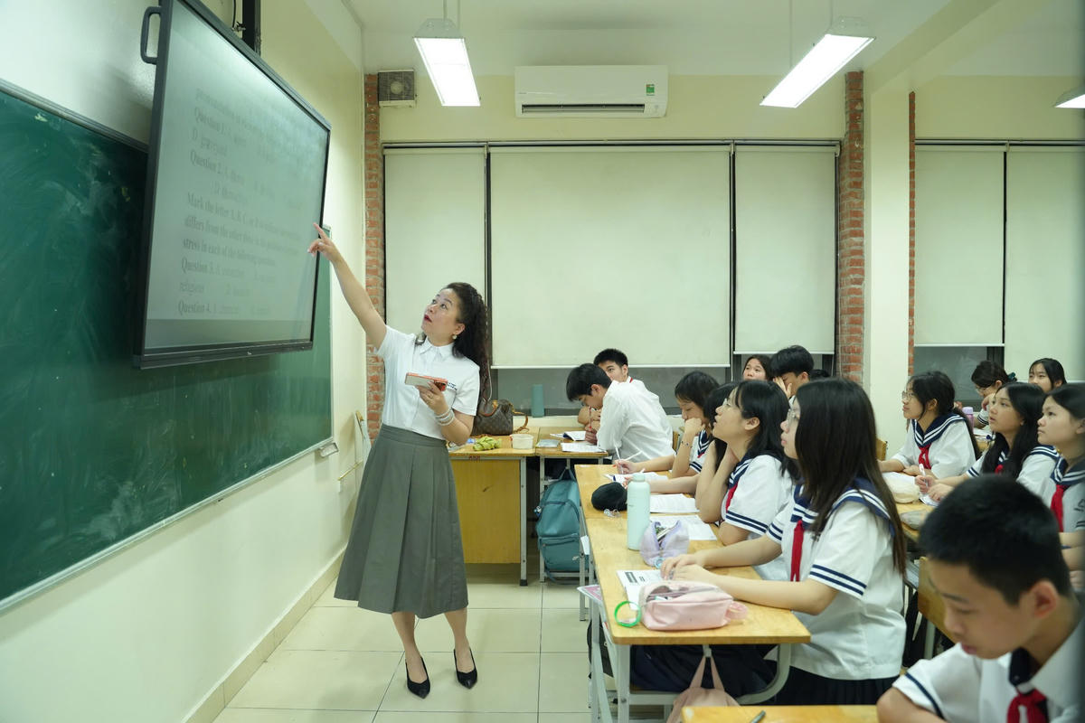 Một giờ học của cô và trò Trường THCS-THPT Lương Thế Vinh. Ảnh: Văn Hiền