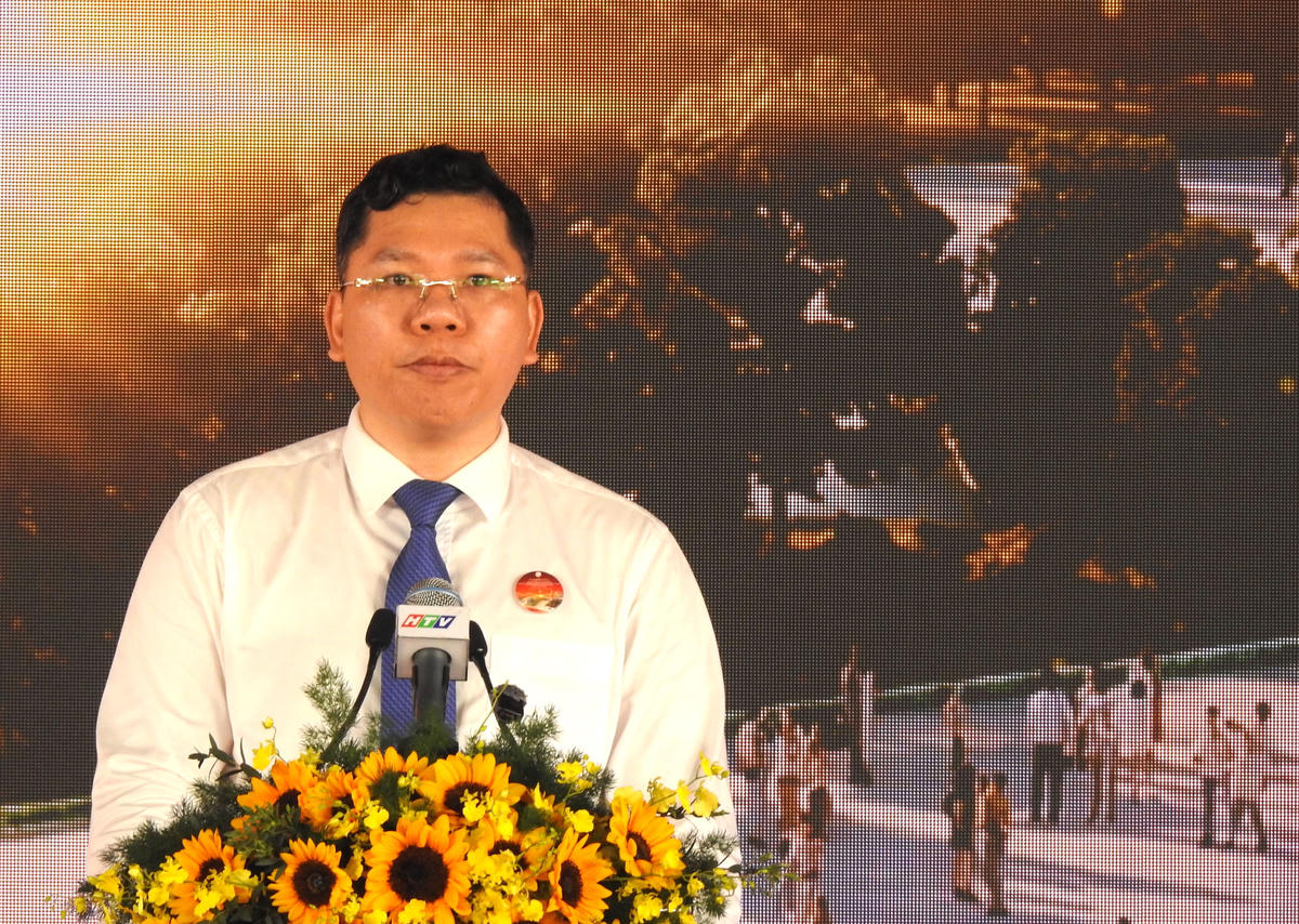 Ông Hoàng Nguyên Dinh phát biểu tại buổi lễ khai mạc. Ảnh: Đ.Xá.