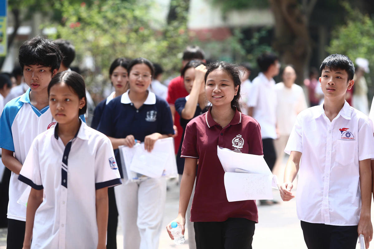 Thí sinh hoàn thành kỳ thi vào lớp 10 công lập tại Hà Nội năm học 2026-2027. Ảnh: Lê Khánh