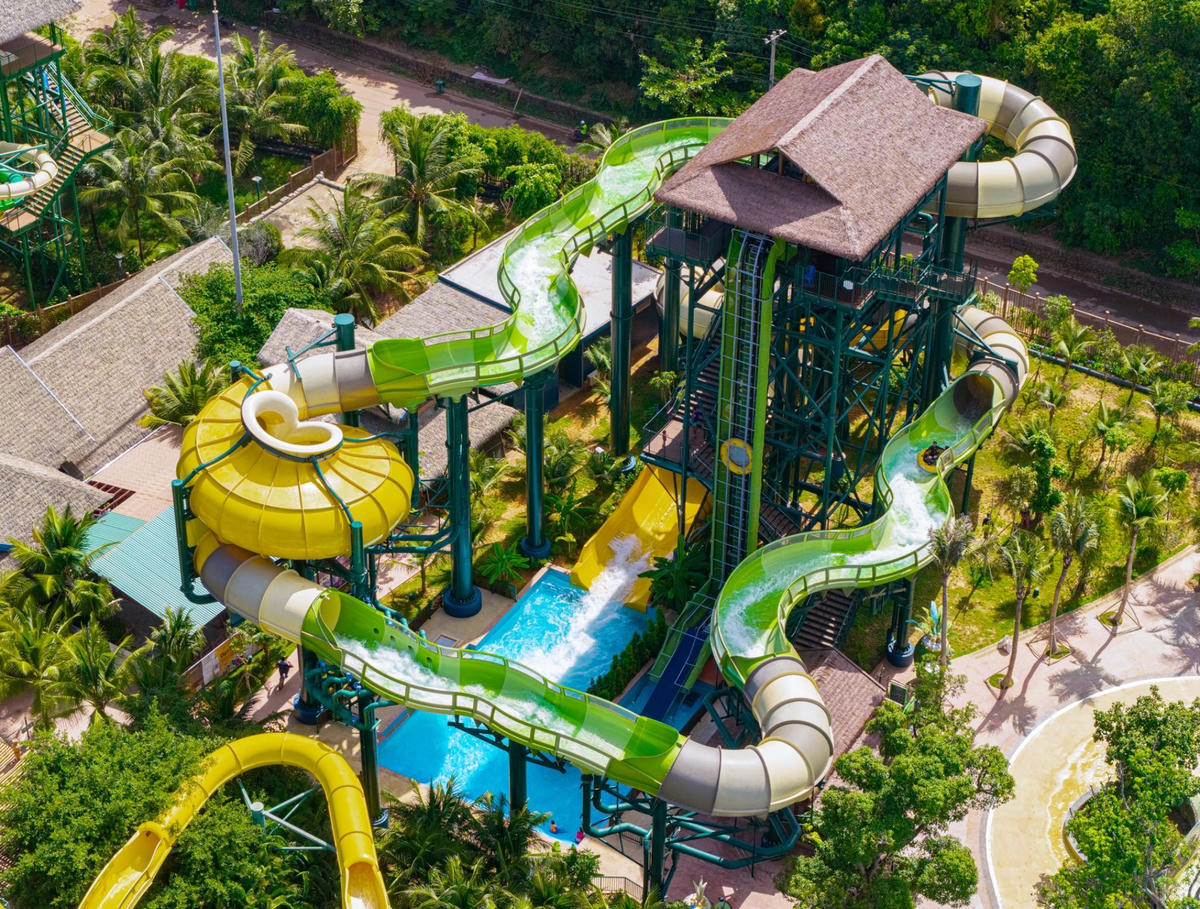 Làn trượt Lốc Xoáy Nhiệt đới thuộc dòng PowerRAPIDS lần đầu tiên xuất hiện trên thế giới, hứa hẹn sẽ đưa người chơi đi từ bất ngờ này đến bất ngờ khác