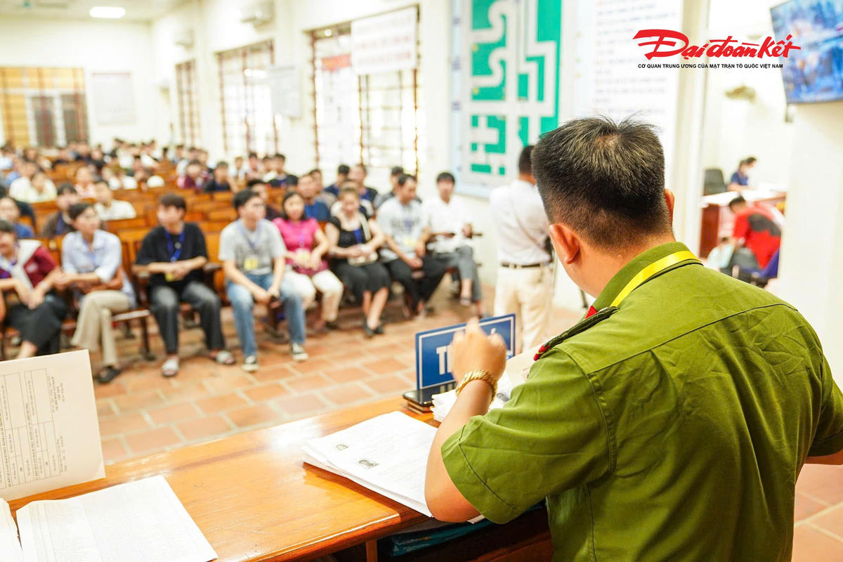 Thời gian tới, Phòng CSGT Công an TP Hà Nội sẽ tiếp tục phối hợp với các đơn vị liên quan theo dõi quá trình triển khai, kịp thời tháo gỡ khó khăn, đồng thời đẩy mạnh ứng dụng công nghệ thông tin trong quản lý, sát hạch và cấp giấy phép lái xe, hướng tới quy trình hiện đại, công khai, minh bạch, phục vụ người dân tốt hơn.