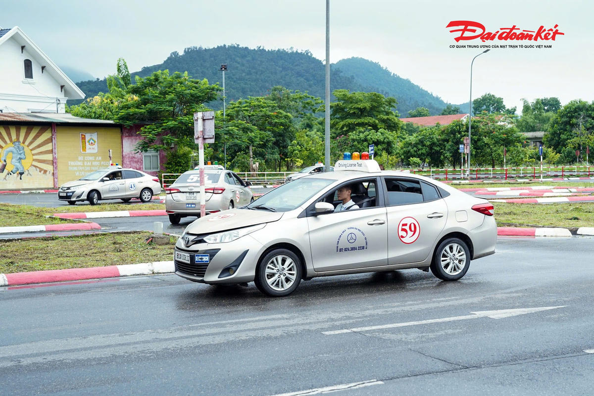 Ngày đầu bỏ phần thi mô phỏng trong sát hạch lái xe: Thí sinh phấn khởi, kỳ vọng giảm áp lực