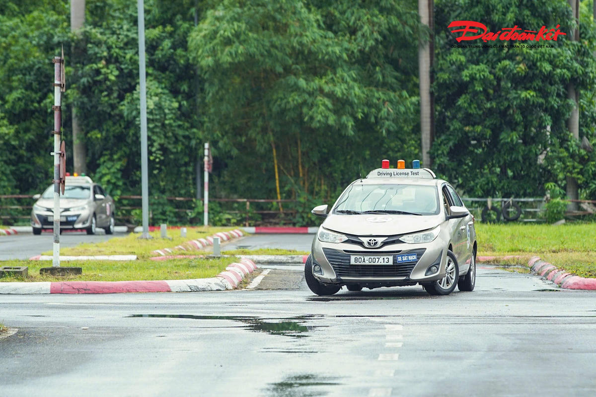 Ngày đầu bỏ phần thi mô phỏng trong sát hạch lái xe: Thí sinh phấn khởi, kỳ vọng giảm áp lực