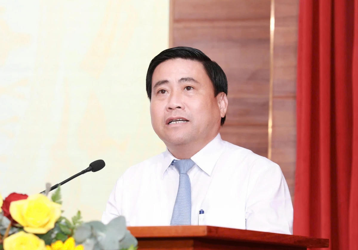 Ông Lâm Đông, Phó Bí thư Tỉnh ủy, Chủ tịch HĐND tỉnh Khánh Hòa, Trưởng Ban tổ chức hội thi, phát biểu khai mạc vòng chung khảo hội thi.