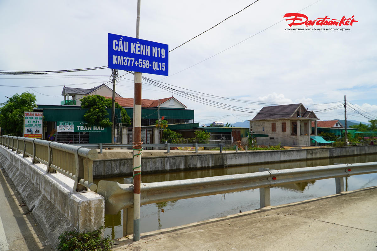 Hà Tĩnh: Nước kênh thủy lợi tràn vào nhà dân, nhiều hộ thấp thỏm sống chung với ngập úng