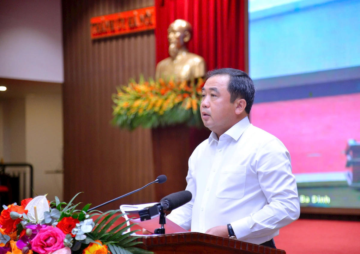 
Bí thư Hà Nội: Kiên quyết xử lý cán bộ chậm trễ, né tránh, đùn đẩy trách nhiệm, gây phiền hà cho người dân, doanh nghiệp

