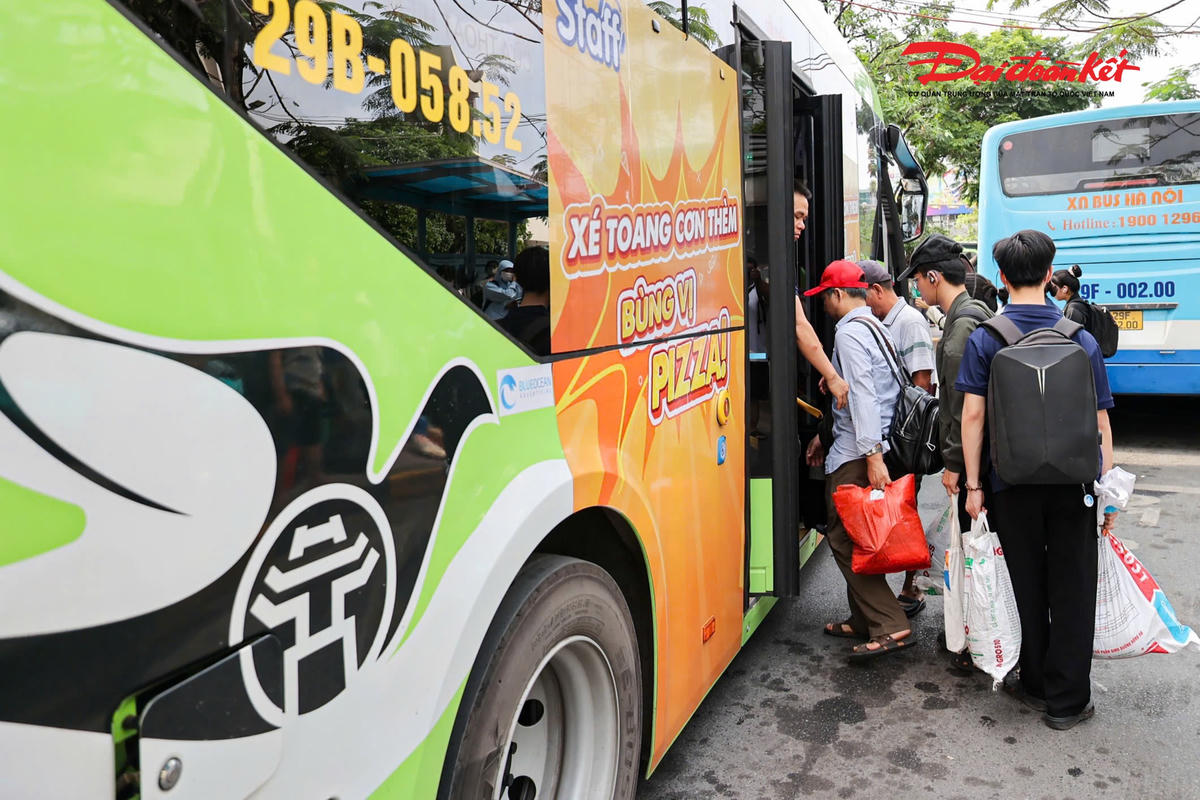 Chính sách miễn phí xe buýt trong phạm vi Vành đai 1 được Hà Nội triển khai từ ngày 1/7 nhằm khuyến khích người dân sử dụng phương tiện công cộng.