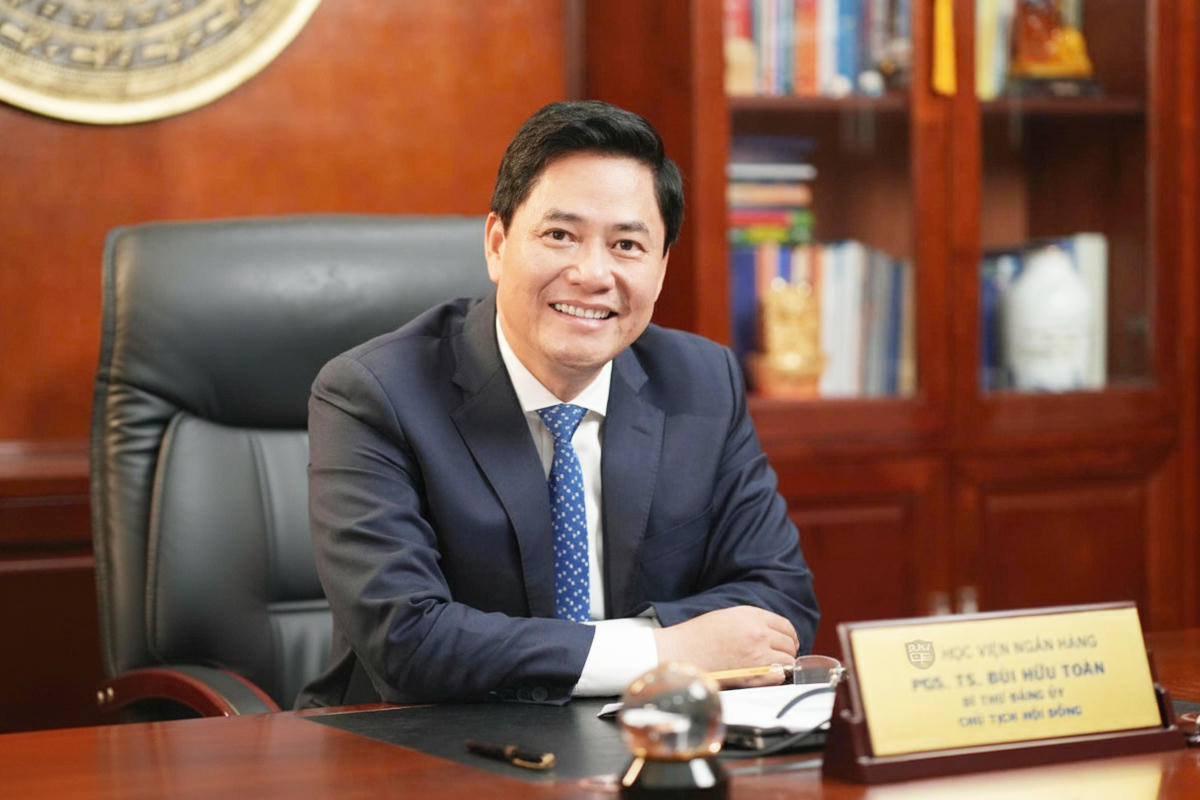 PGS.TS. Bùi Hữu Toàn – Giám đốc Học viện Ngân hàng.