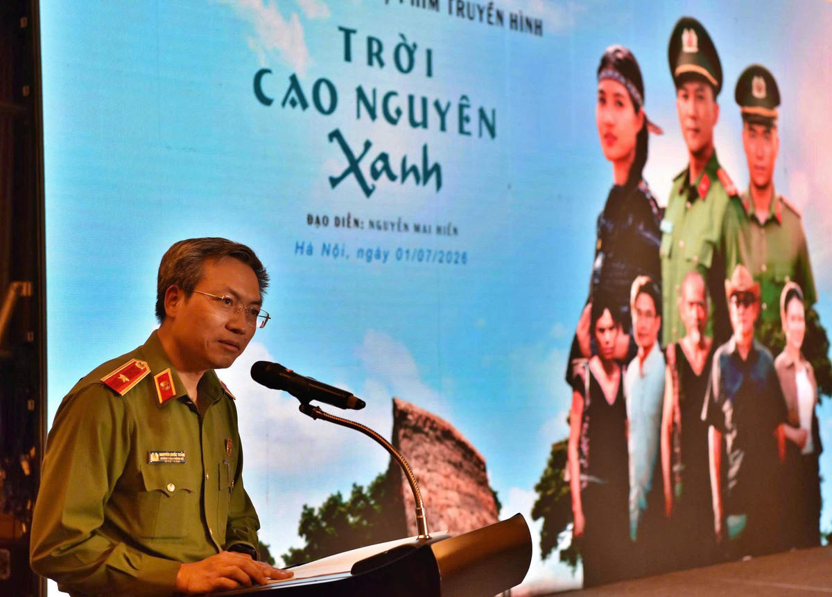 Thiếu tướng Nguyễn Quốc Toản, Chánh Văn phòng Bộ Công an phát biểu tại họp báo ra mắt phim Trời cao nguyên xanh.
