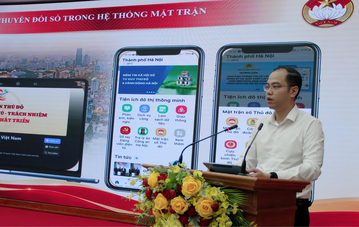 Ông Nguyễn Tiến Hưng, Phó Chủ tịch Ủy ban MTTQ Việt Nam thành phố Hà Nội, Bí thư Thành đoàn Hà Nội, Phó Trưởng Ban Thường trực Ban Chỉ đạo trình bày báo cáo kết quả thực hiện Nghị quyết số 57-NQ/TW. Ảnh: Lê Phương