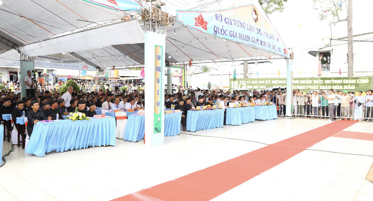 Các đại biểu tham dự Đại lễ. Ảnh: Thanh Tiến