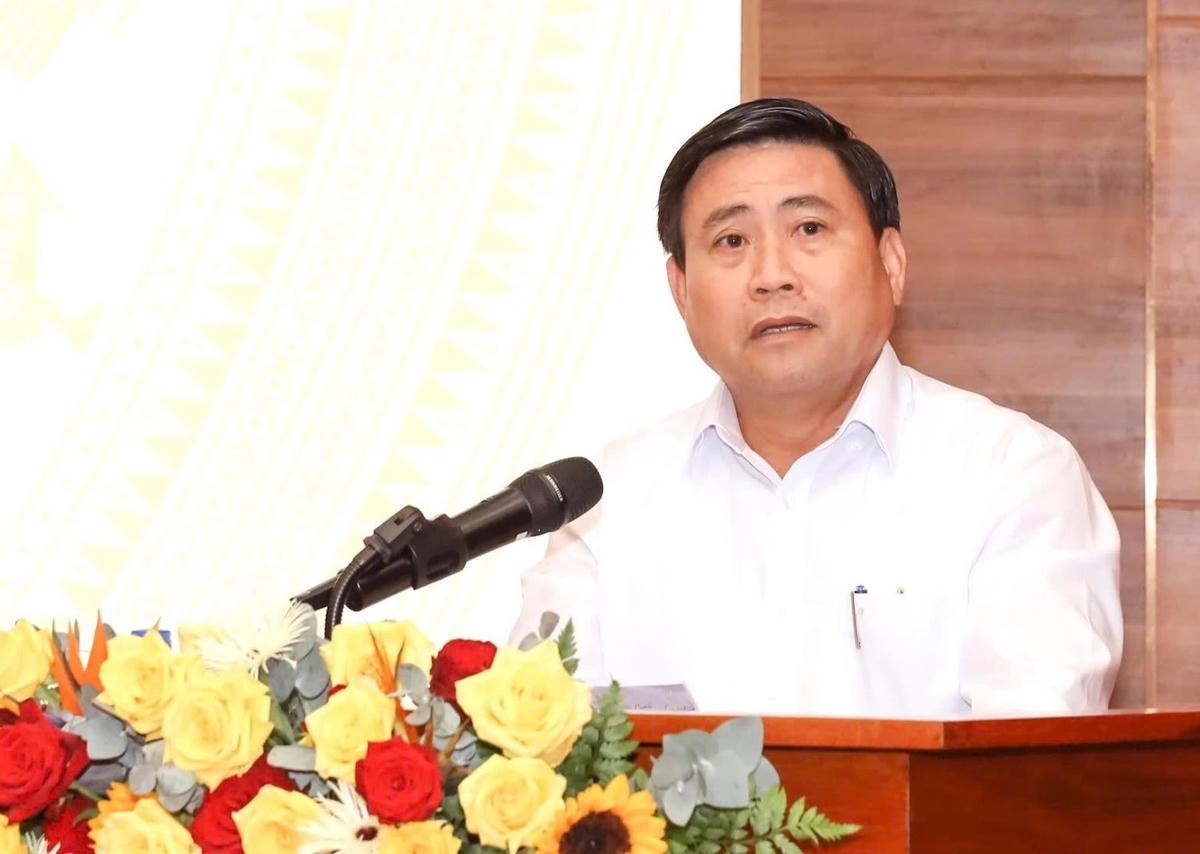Ông Lâm Đông, Phó Bí thư Tỉnh ủy, Chủ tịch HĐND tỉnh Khánh Hòa, phát biểu tại hội nghị.