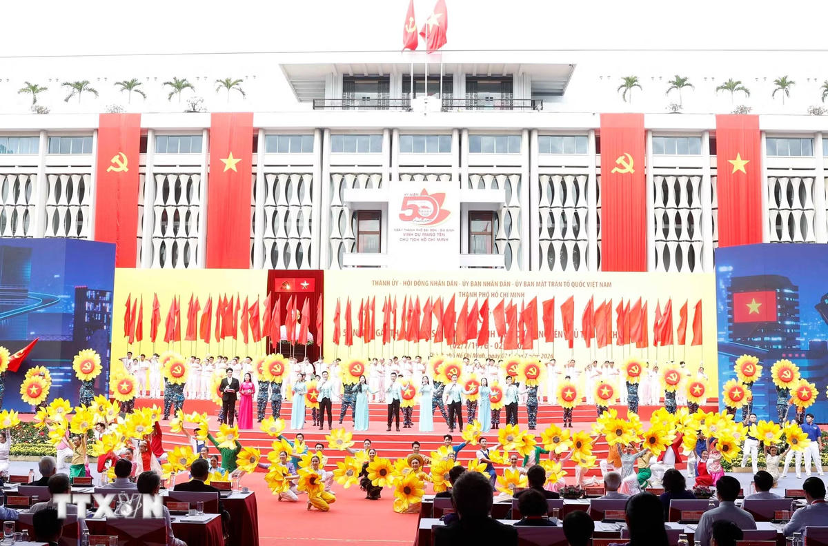 ttxvn-le-ky-niem-50-nam-thanh-pho-sai-gon-gia-dinh-mang-ten-chu-tich-ho-chi-minh14.jpg